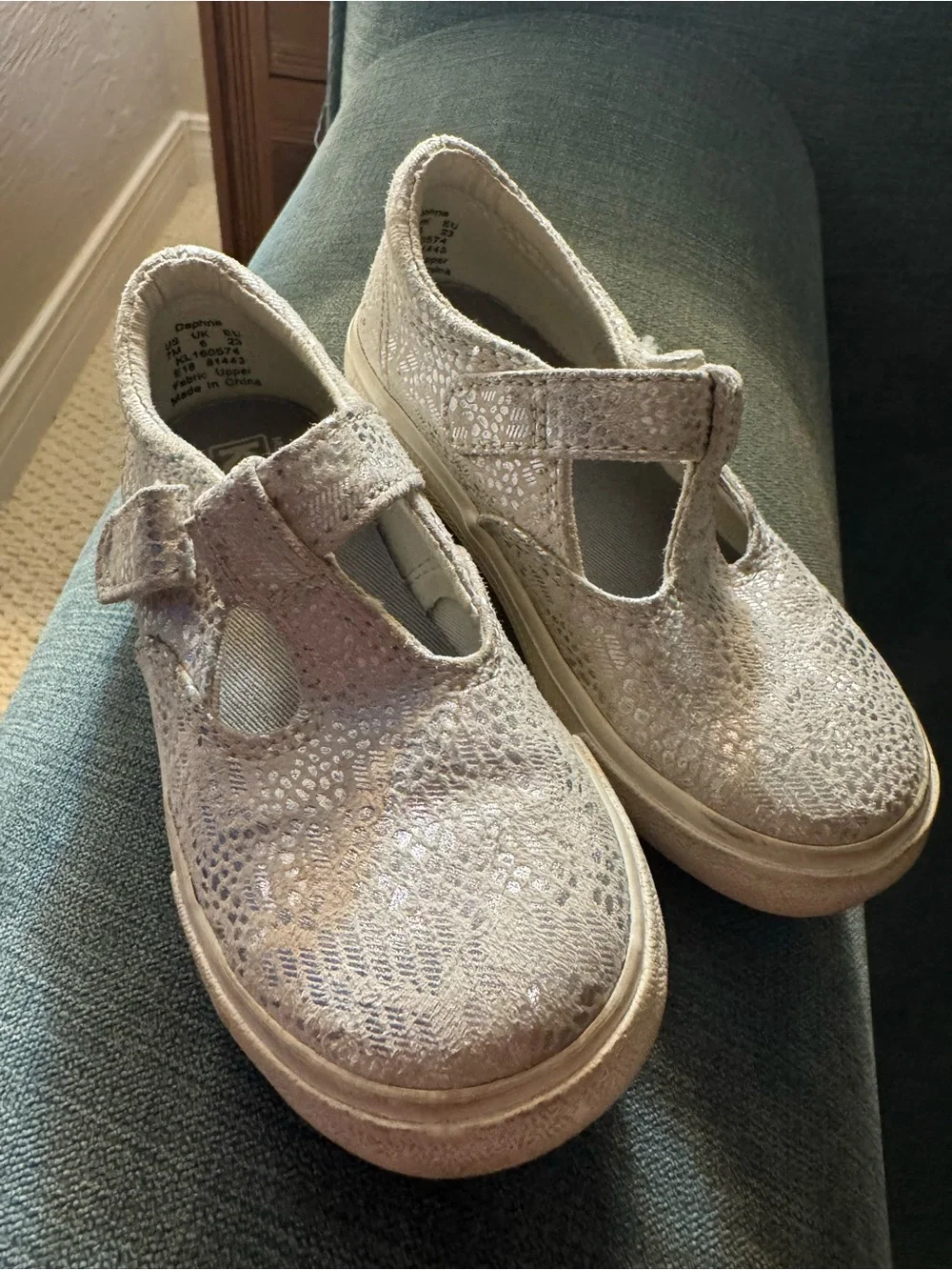 Keds Girls' Sparkle Cream T-Strap Mary Jane Sandals
